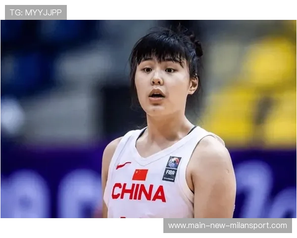 李月汝更新近况：护具与裙子也能很搭，李月汝生活照